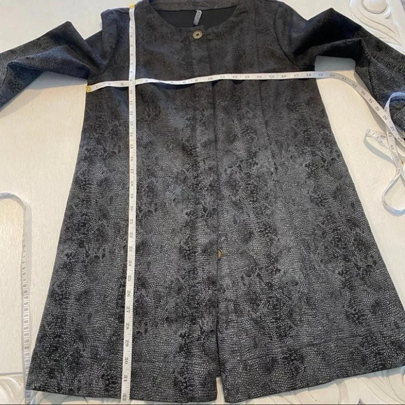 🍁 XCVI Snake Python M Ombre Hip Length Coat Jacket - Picture 7 of 9